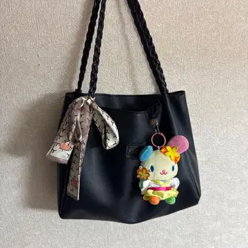 블랙 토트백 봉제 인형 참 포함