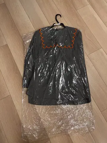 린카블, 스캘럽 블라우스, 긴팔 그레이