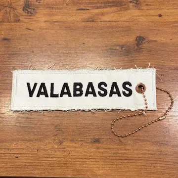 VALABASAS 택만 발라바사스 키링 화이트 레어