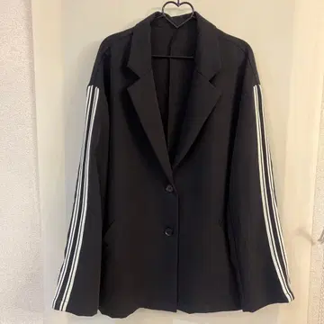 라인 블랙 테일러드 자켓