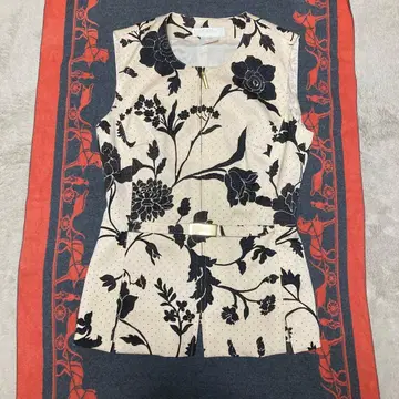 ESCADA 플라워 프린트 베스트 사이즈 36