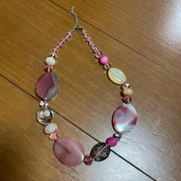 핑크 계열 목걸이
