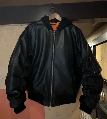 ZARA 블랙 가죽 후드 자켓 오렌지 안감