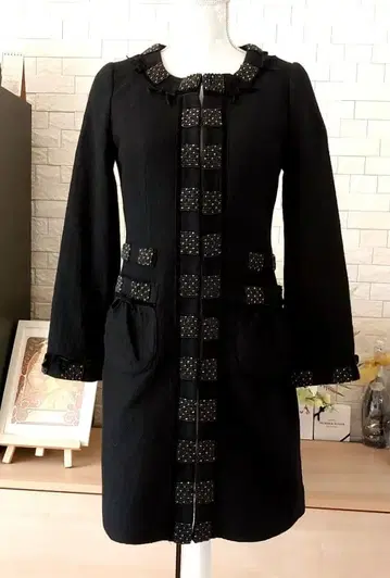 새상품급 압축 울 비즈 자수 코트