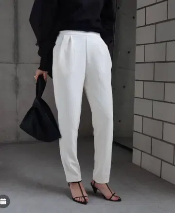 eLLa 에라 턱 테이퍼드 팬츠 아이보리