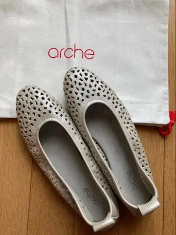 새상품급 프랑스제 알셰 arche LILLY 발레 슈즈 화이트 38