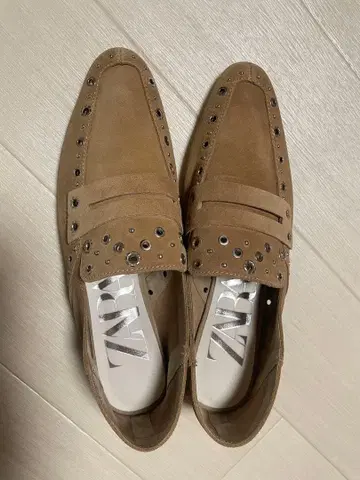 ZARA 스웨이드 로퍼 23cm