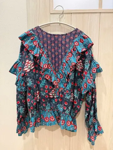 [새상품급] nioki 볼륨 프릴 상의