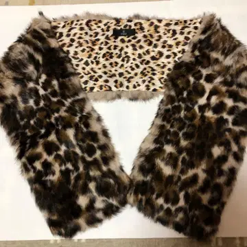 레오파드 무늬 퍼 머플러