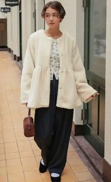 titivate 베이지 보아 페플럼 플레어 a라인 코트 자켓