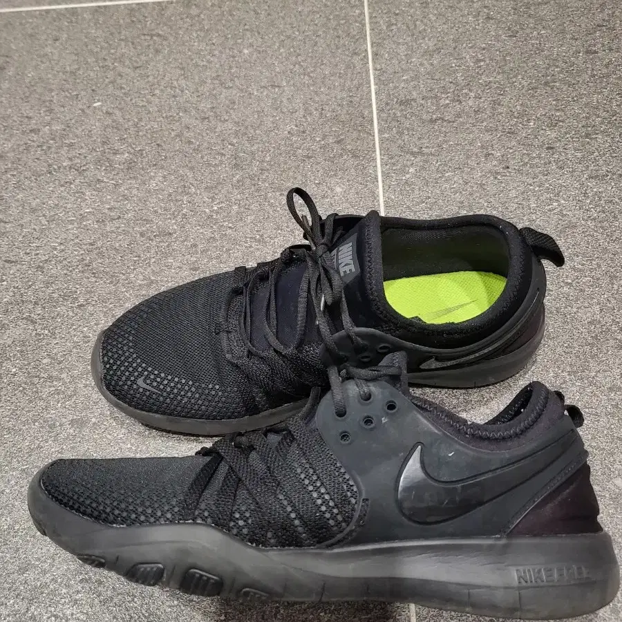 nike 240 black