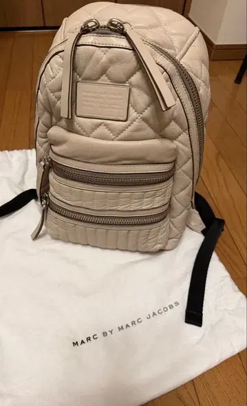 1회 사용 새상품급 MARC BY MARC JACOBS 가죽 퀼팅 백팩