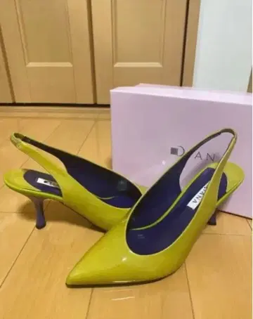 DIANA 에나멜 옐로우 그린 펌프스