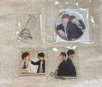 미성년 아크릴 키링