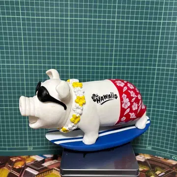 하와이안 서핑 돼지 입상