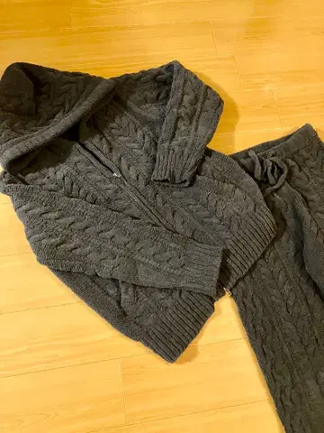 [ 젤라또피케 ] 조엘 로브숑 다크 그레이 케이블 짜임 상하의 세트 L