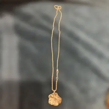 골드 꽃 모양 목걸이