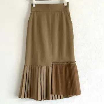 유나이티드 도쿄 비대칭 절개 샤샤 스커트