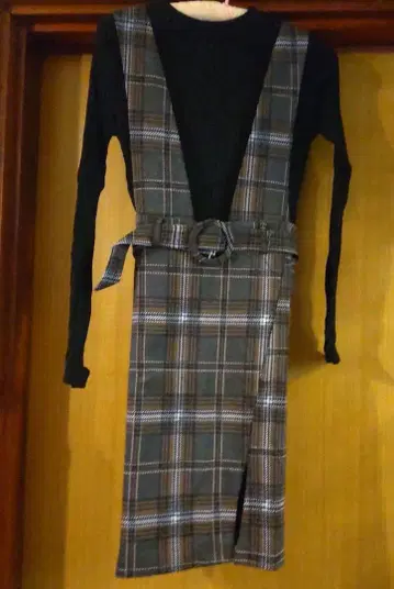 서스펜더 원피스 체크 무늬 블랙