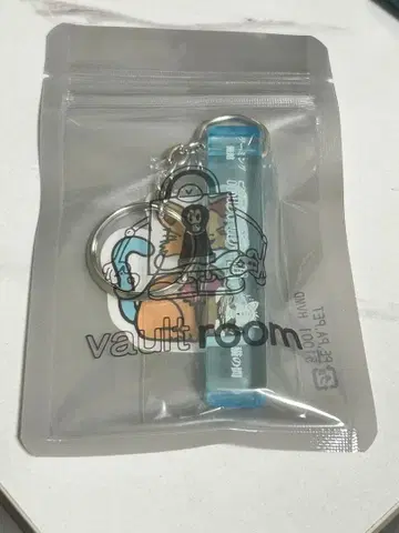 VAULTROOM 료칸 ROOM KEYCHAIN / BLUE