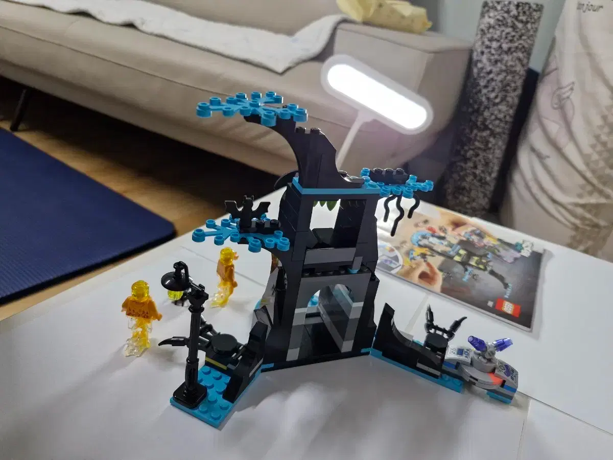 LEGO | 레고 Lego Hidden Side 70427 Newbury Park Cemetery (21,000 KRW)/Manual  on Bunjang Global Site.