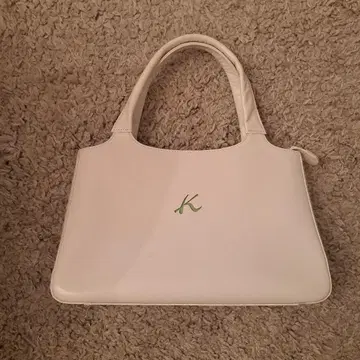 화이트 합성 피혁 핸드백