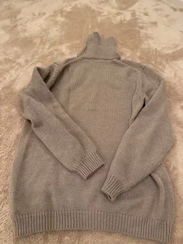 브라운 터틀넥 니트 스웨터