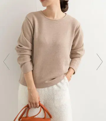 어반 리서치 베이지 크루넥 니트 긴팔