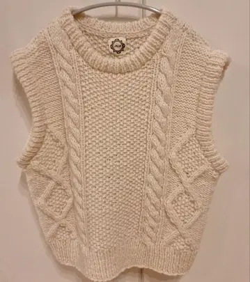 완판템 새상품급 이케다 이즈미 PUR 케이블 베스트 니트 베스트