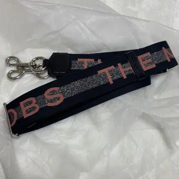 새상품급 MARC JACOBS 숄더 로고 스트랩 블랙/실버 라메