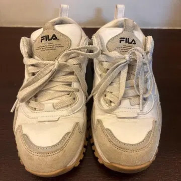 FILA 화이트 그레이 스니커즈