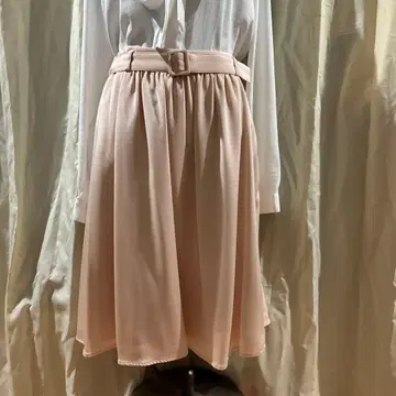 2(L) 사이즈 띠어리 핑크 플레어 스커트 벨트 포함 무릎 기장