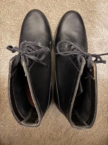 블랙 가죽 레이스업 부츠