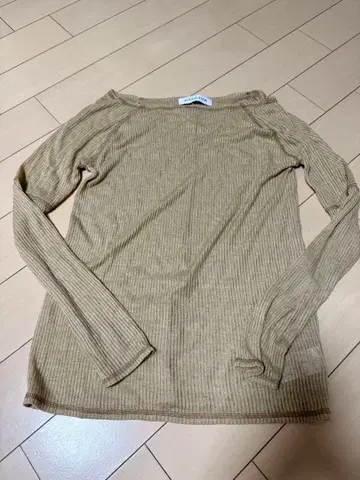 ALEXIA STAM 베이지 오프숄더 긴팔 상의