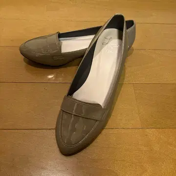 라우나레아, 에나멜 신발 비오는 날 대응