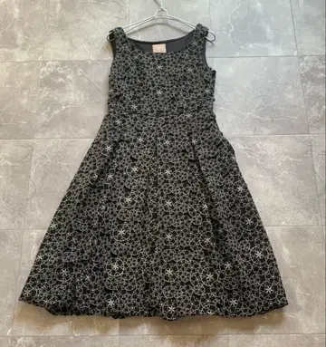 Sybilla 시빌라 총 자수 원피스 벌룬 블랙 슬리브리스