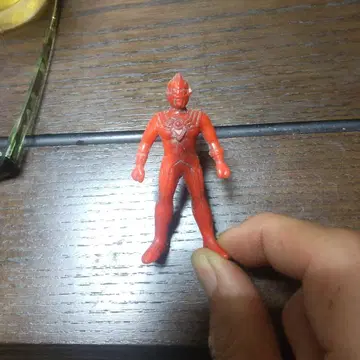 울트라맨 세븐 빨간색 피규어