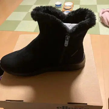 퍼 달린 숏부츠 블랙