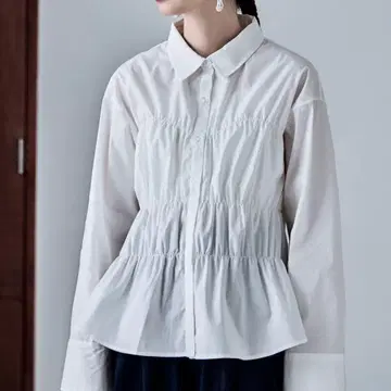 [ 미사용 새상품 ] 화이트 블라우스 허리 셔링 페플럼 셔츠
