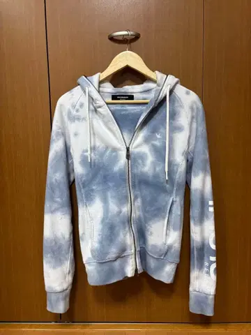 1PIU1UGUALE3 타이다이 후드티