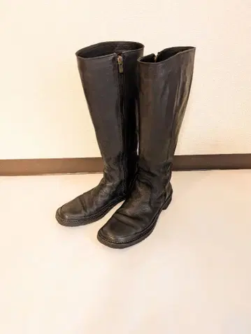 SAYA 블랙 가죽 롱 부츠 지퍼 포함