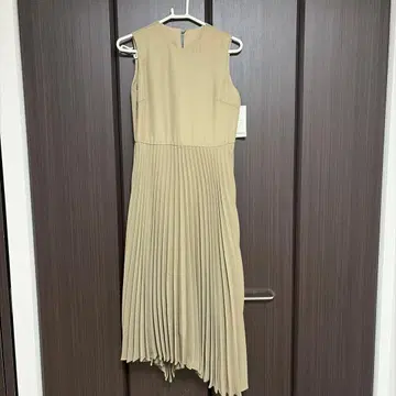 Mila Owen 카키 슬리브리스 원피스