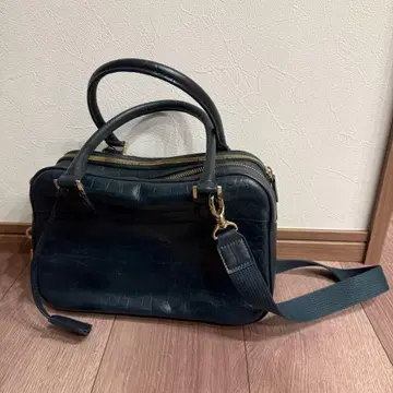 Falchi 네이비 가죽 숄더백