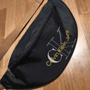 캘빈 클라인 진스 바디백 블랙