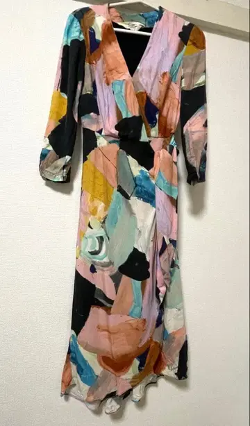 멀티 컬러 긴팔 랩 드레스