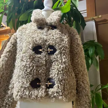 ZARA 택 포함 미사용 새상품 보아 자켓 베이지 프론트 금장 장식