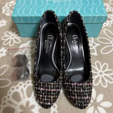 아르테미스 바이 다이애나 스웨이드 펌프스 트위드 소재 퍼 참 포함