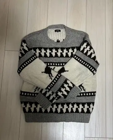 사슴 패턴 울 혼방 크루넥 스웨터