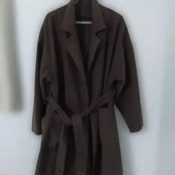 다크 브라운 벨트 포함 롱 코트
