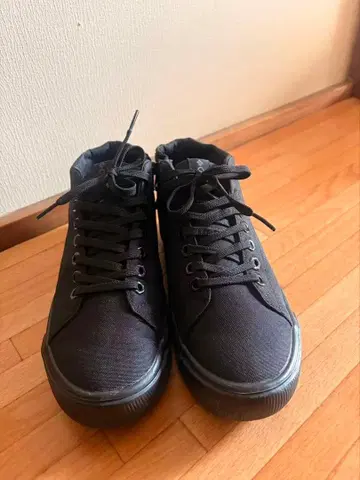 블랙 캔버스 하이컷 스니커즈